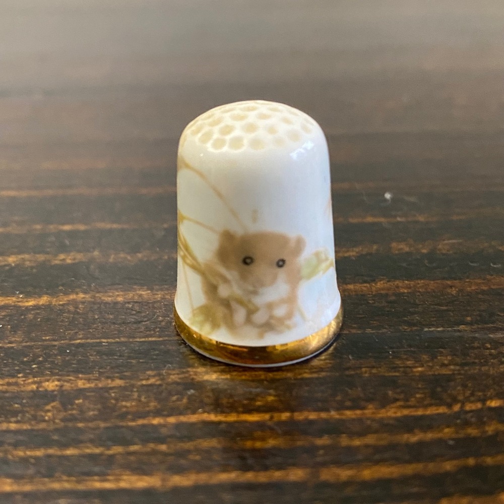 Victoria China England Bone China Thimble Harvest Mouse Poppy Gold Rim‎ Vintage